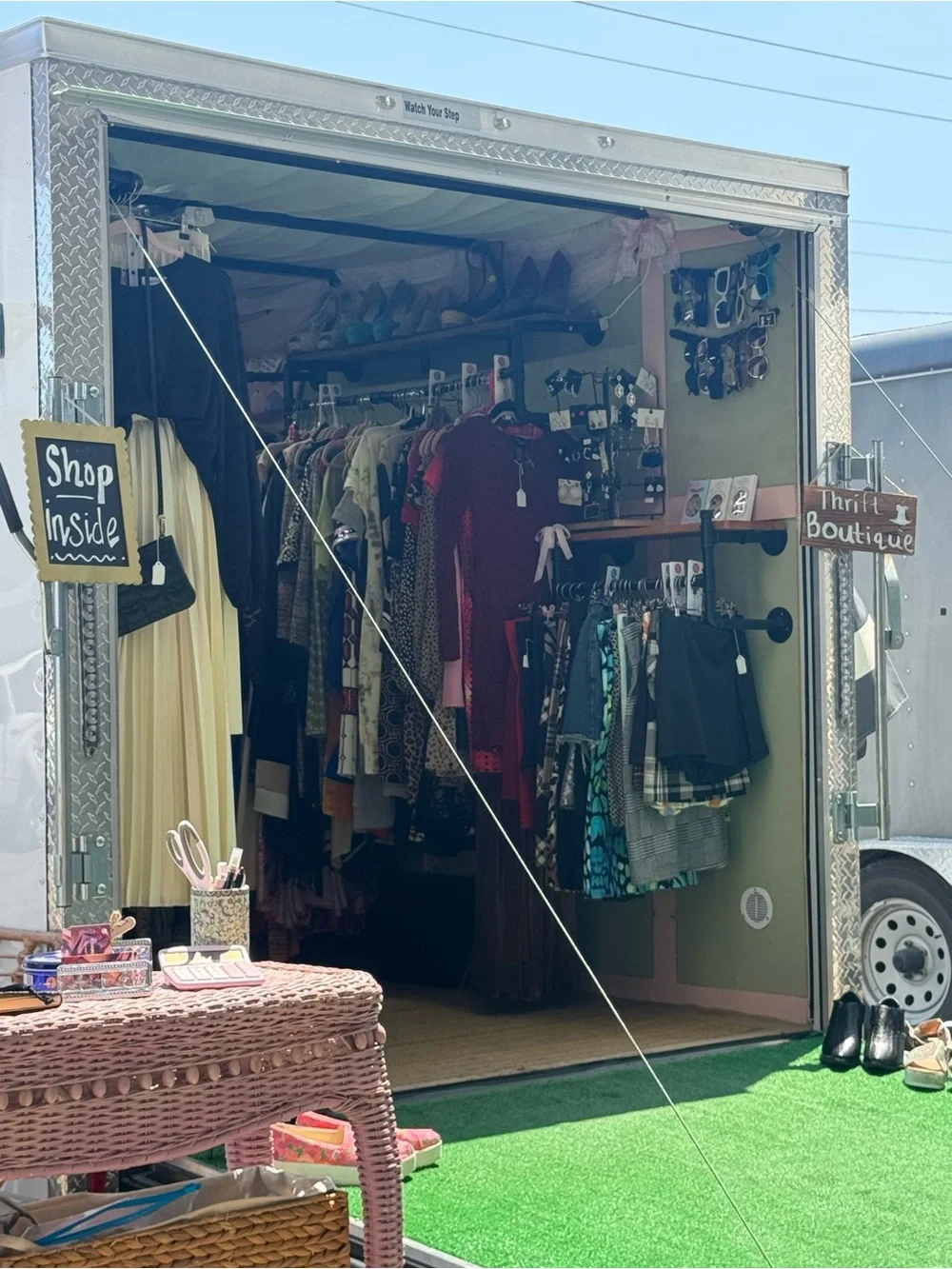 Vendor boutique thrift trailer business w/ inventory